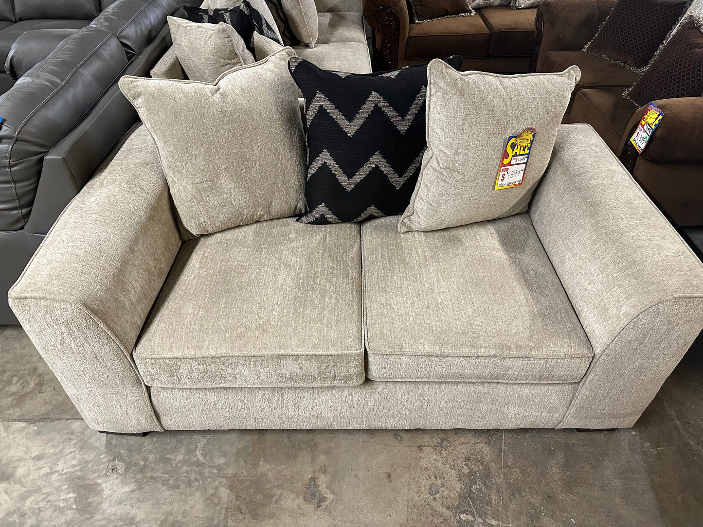 2602-1112 LOVESEAT